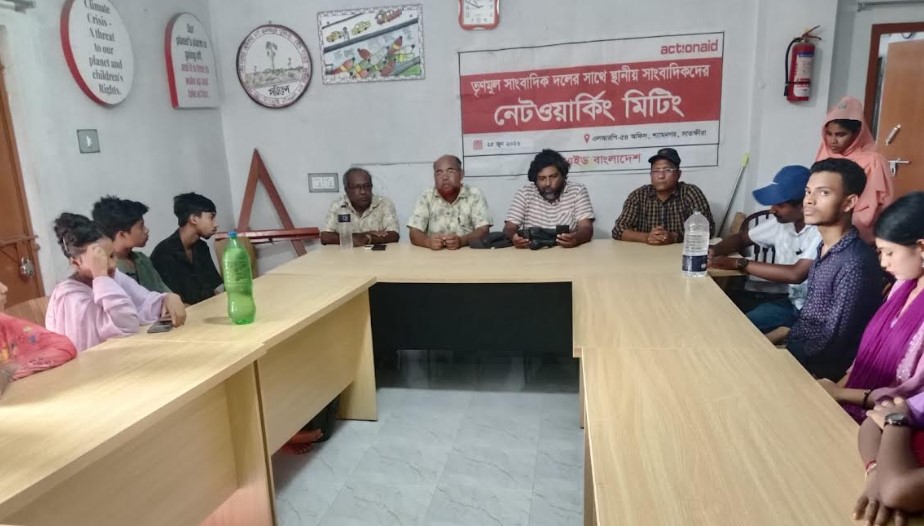 শ্যামনগরে শিশু সাংবাদিকদের সঙ্গে পেশাদার সাংবাদিকদের মতবিনিময়
