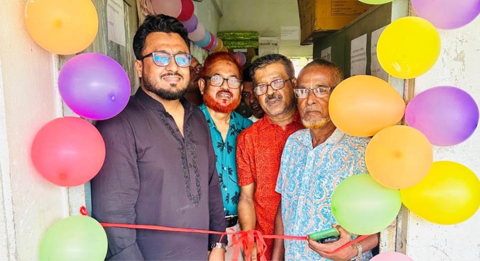 কলারোয়ার মুরারীকাটি মাধ্যমিক বিদ্যালয়ে ‘সততা স্টোর’ এর শুভ উদ্বোধন