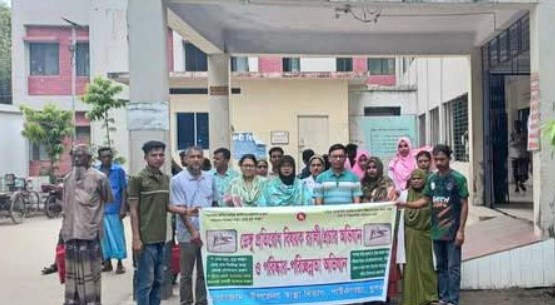 পাইকগাছা উপজেলা স্বাস্থ্য কমপ্লেক্সে ডেঙ্গু প্রতিরোধে পরিচ্ছন্নতা অভিযান