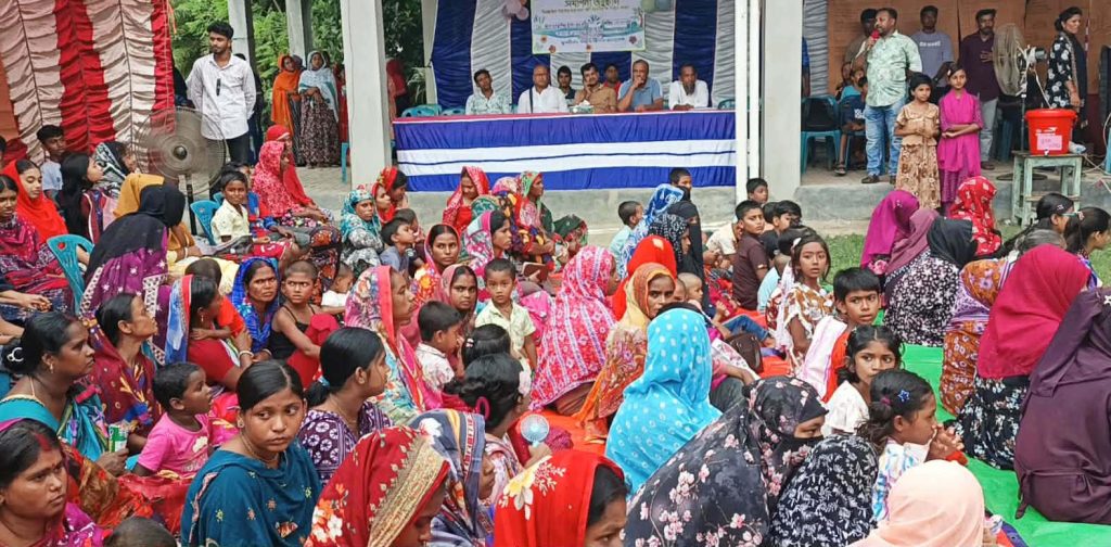 দেবহাটায় সিএসএল প্রজেক্টের সমাপনী ও উপহার বিতরণ