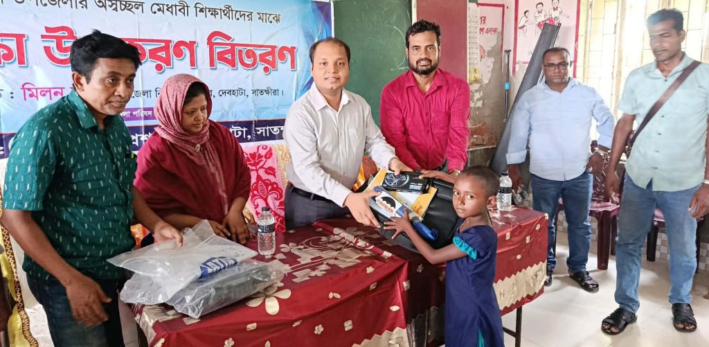 দেবহাটায় ৮০ জন শিক্ষার্থীর মাঝে শিক্ষা উপকরণ বিতরণ