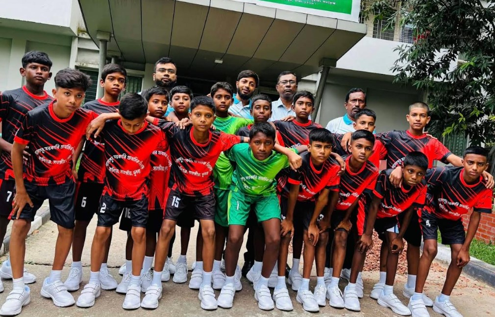 প্রাথমিক বিদ্যালয় গোল কাপ ফুটবল প্রতিযোগিতা: সেমিফাইনালে সাতক্ষীরার গণেশপুর সরকারি প্রাথমিক বিদ্যালয়