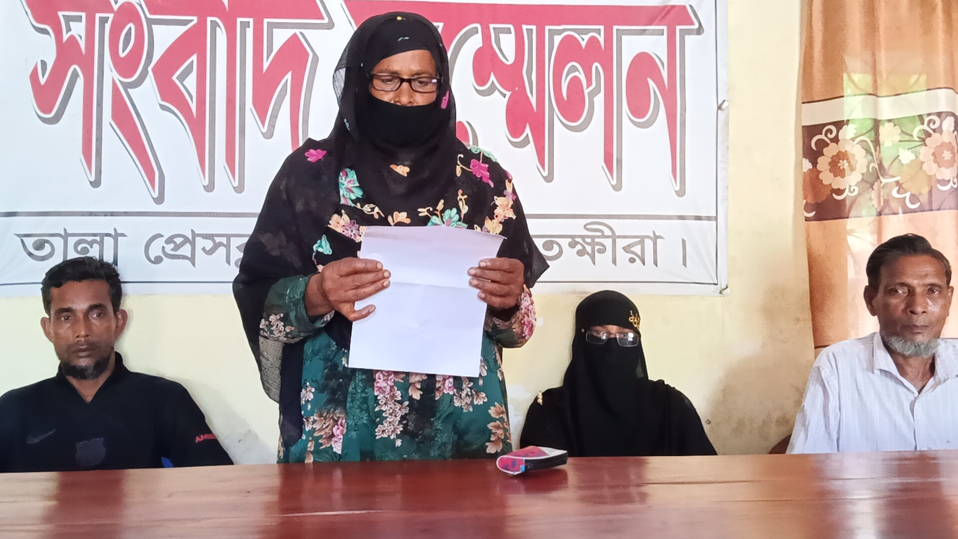 তালায় আত্মসাতকৃত বীমার টাকা ফেরতের দাবিতে সংবাদ সম্মেলন