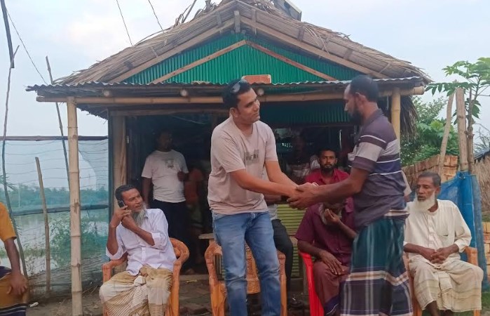 আমাদী ইউনিয়নের হরিনগরে গ্রামবাসির সাথে মত বিনিময় করেছেন চেয়ারম্যান প্রার্থী জুবায়ের