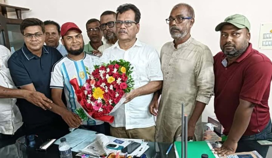 নবনিযুক্ত জেলা পরিষদ প্রশাসক হাবিবকে তালা উপজেলা স্বেচ্ছাসেবক দলের ফুলেল শুভেচ্ছা