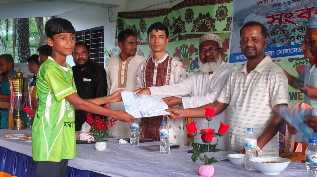 কয়রায় অনূর্ধ্ব-১৪ চ্যাম্পিয়ন ফুটবল দলকে সংবর্ধনা