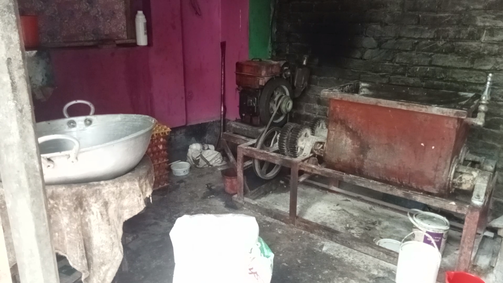 শার্শায় অস্বাস্থ্যকর পরিবেশে তৈরি হচ্ছে বেকারি খাদ্যপণ্য