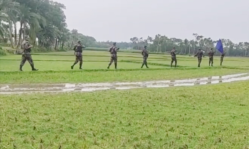 সাতক্ষীরার কলারোয়া সীমান্তে কঠোর সতর্কাবস্থায় বিজিবি-জনতা