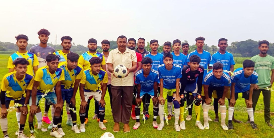 তালায় শিবপুর স্পোর্টিং ক্লাবের ৮ দলীয় ফুটবল টুর্নামেন্টের উদ্বোধন