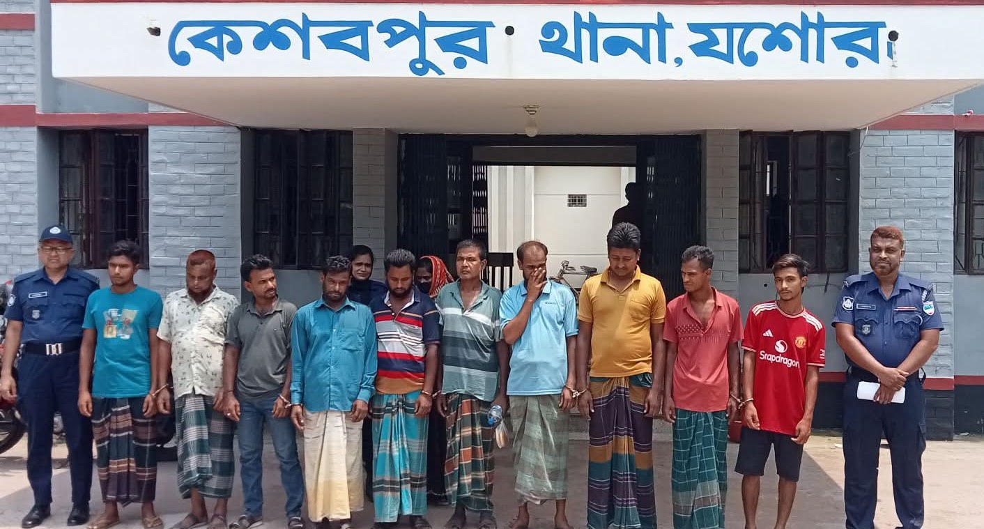 কেশবপুর থানা পুলিশের অভিযানে এক নারীসহ ১১ আসামি গ্রেপ্তার
