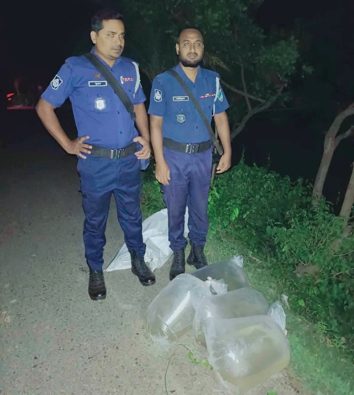 দেবহাটায় পুলিশের অভিযানে আটক রেনু পোনা খালে অবমুক্ত