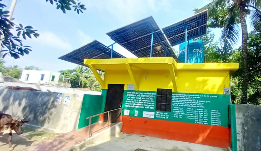 পাইকগাছায় সৌর বিদ্যুৎ এর ডিস্যালাইনেশন প্লান্ট সুপেয় পানি সরবরাহে সাড়া ফেলেছে