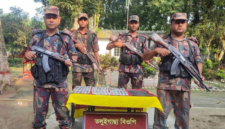 কলারোয়া সীমান্তে ১৮ লাখ টাকার চোরাচালান পণ্য আটক