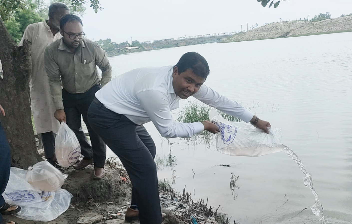 আশাশুনিতে ভারতীয় অবৈধ বাগদার ডিম জব্দ, চালককে জরিমানা
