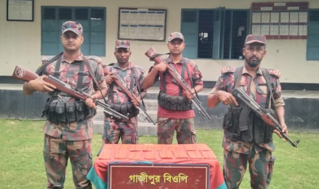 সীমান্তে বিজিবির অভিযানে ১৪ লাখ টাকার চোরাচালানি পণ্য আটক