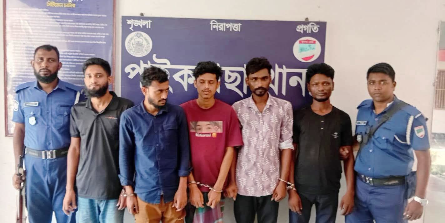 পাইকগাছায় গাঁজা সেবনের আসরে পুলিশের হানা: ৫ জনের কারাদন্ড