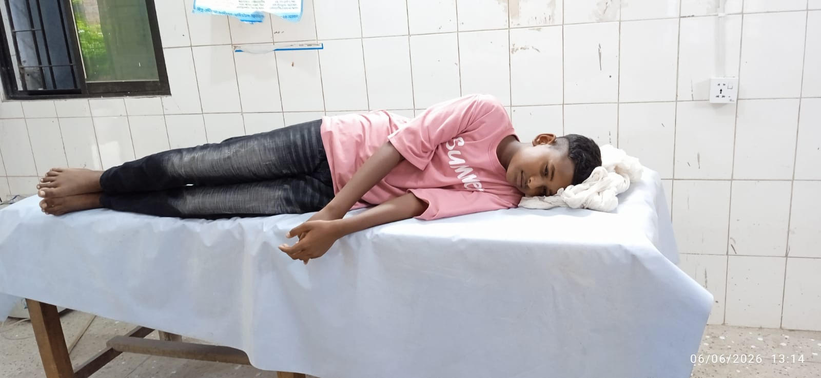 দেবহাটায় চুরির সন্দেহে শিশুকে পিটিয়ে জখমের অভিযোগ