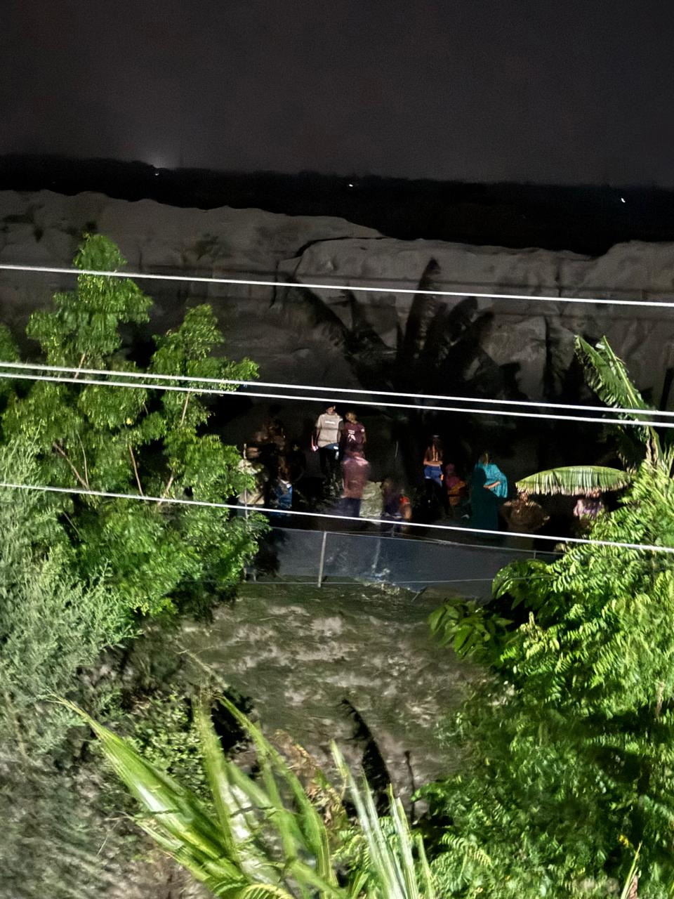 ব্যবসায়ীর বাড়িতে গভীর রাতে হামলা, এসপির হস্তক্ষেপ কামনা