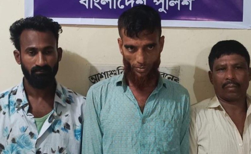 আশাশুনিতে দিবালোকে ডাক্তারের বাসায় চুরি, ৩ ব্যক্তি আটক