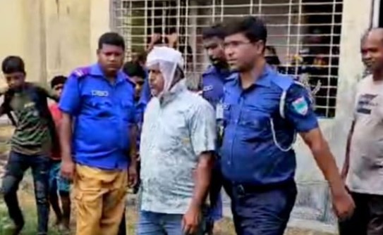 সাতক্ষীরায় মব সৃষ্টি করে শিক্ষককে পিটিয়ে জখম, ক্লাসে শ্লীলতাহানির প্রমান মেলেনি