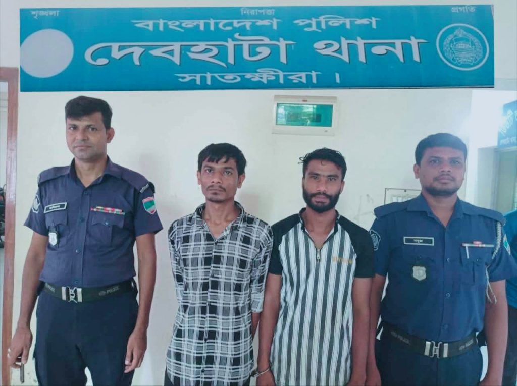 দেবহাটায় পুলিশের অভিযানে দুই মাদক ব্যবসায়ীসহ গ্রেপ্তার ৪