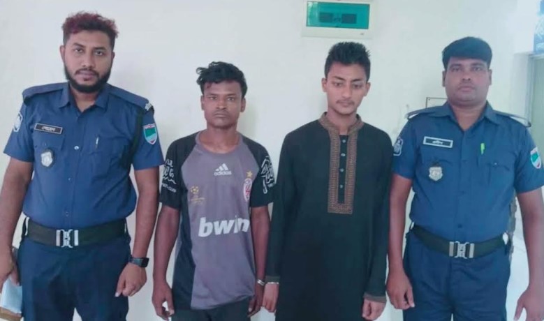 দেবহাটায় গাঁজাসহ ১ জন ও পরোয়ানাভুক্ত অপর ১ আসামি গ্রেপ্তার