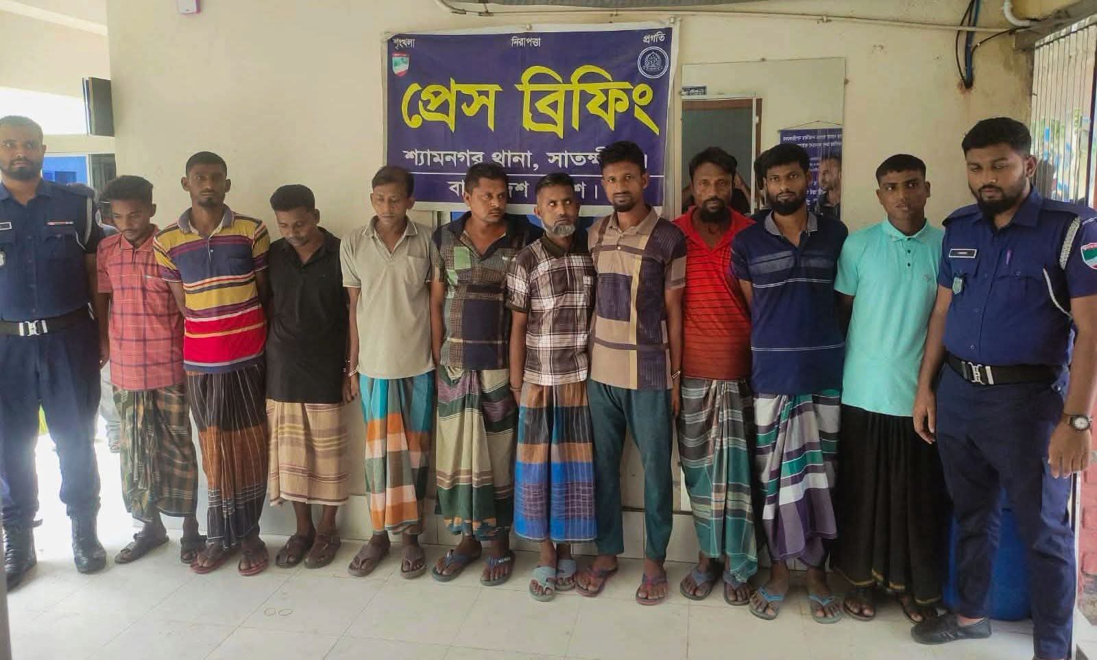 শ্যামনগরে জুয়ার আসর থেকে গ্রেপ্তার ১০