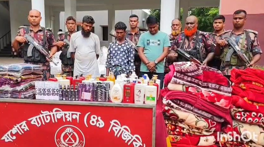 বেনাপোলে কোটি টাকার ভারতীয় পণ্য জব্দ, রাজস্ব কর্মকর্তাসহ আটক ৩