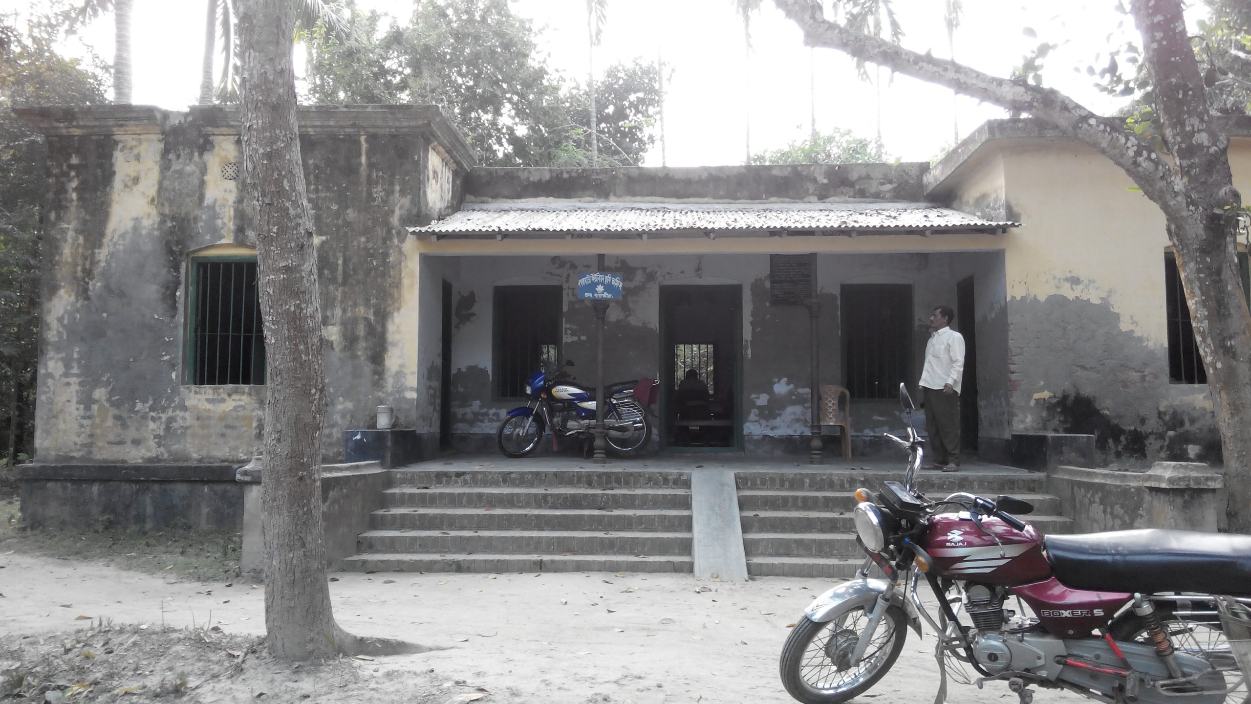 তালায় ২৩ বিঘা সরকারি জমি ব্যক্তিমালিকানায় রেকর্ড করার অভিযোগ