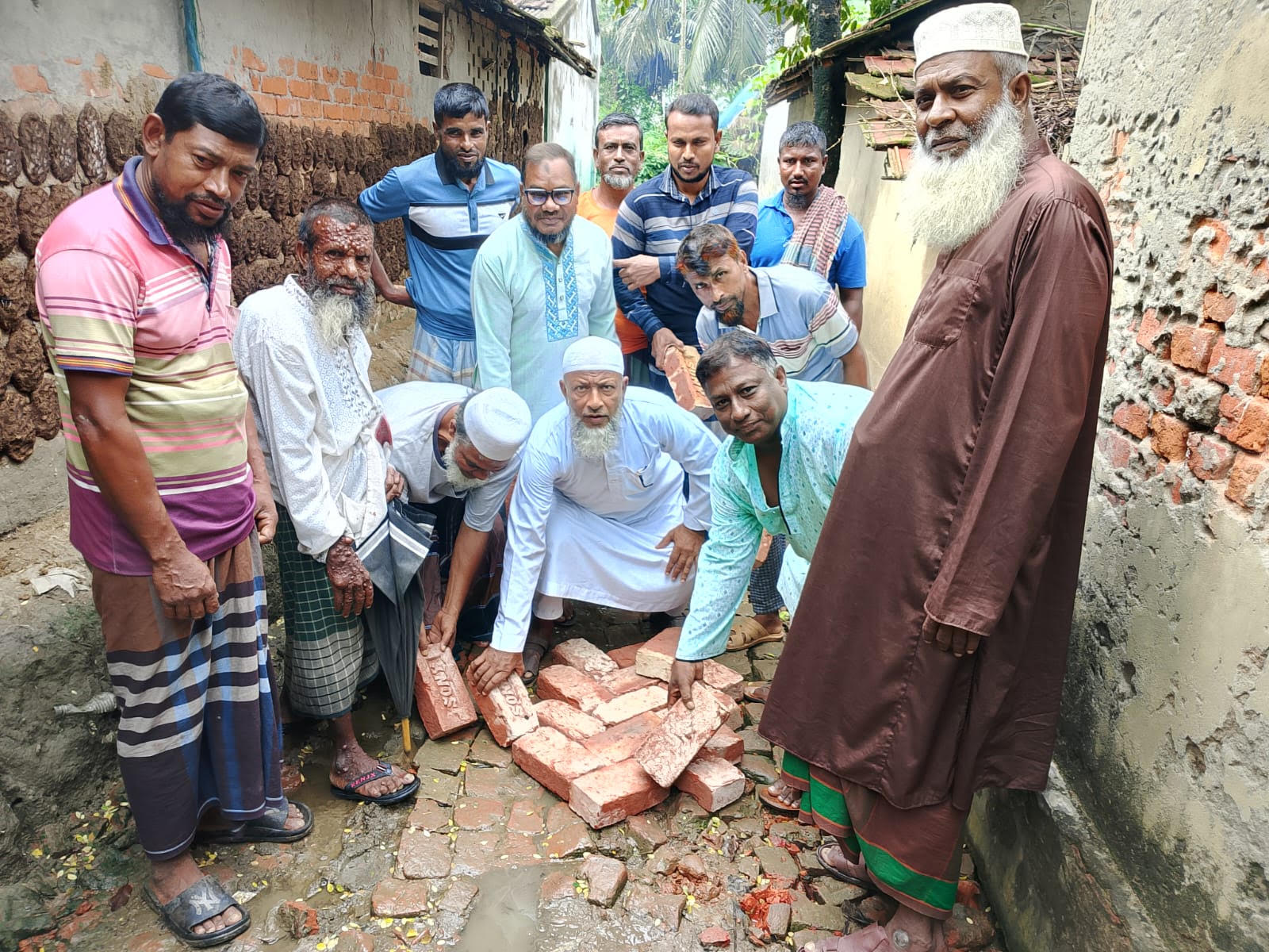 ফিংড়ীর জোড়দিয়াই ইটের সোলিং রাস্তা নির্মাণ কাজের উদ্বোধন