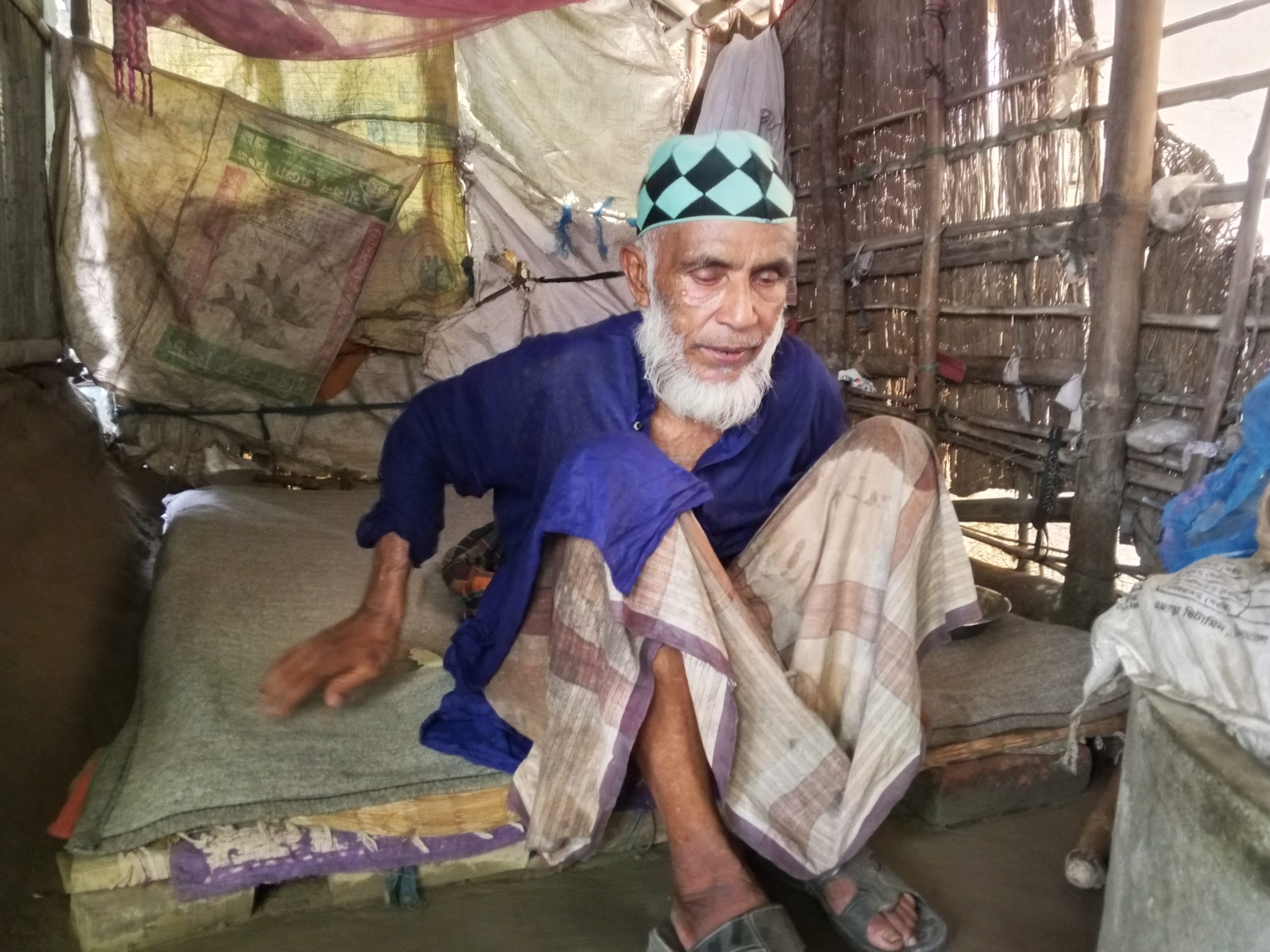 শতবর্ষী আব্দুল কাদেরের জীবন চলে নাতনির ভিক্ষার টাকায়, মেলেনি সরকারি ঘর