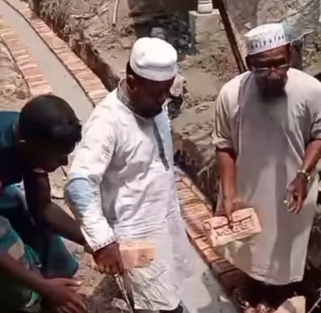 এমপির বাস্তবায়নাধীন বিভিন্ন উন্নয়নমূলক কাজ পরিদর্শন করলেন দেবহাটার জামায়াতের নেতৃবৃন্দ