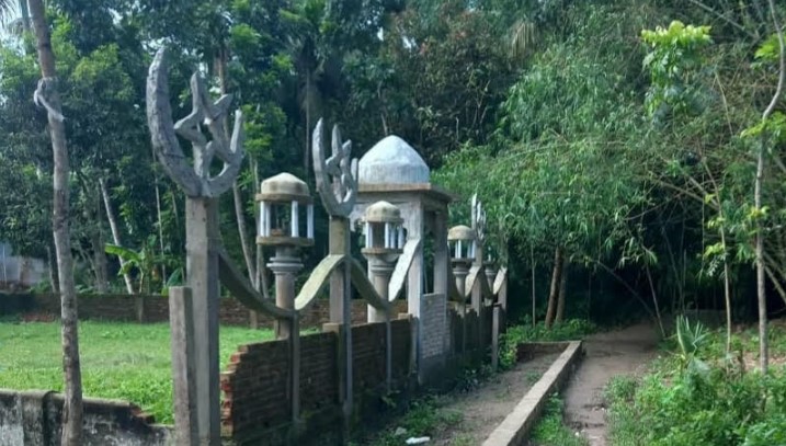 তালায় ঈদগাহের প্রাচীর নির্মাণে সরকারি রাস্তা বাধাগ্রস্তের অভিযোগ