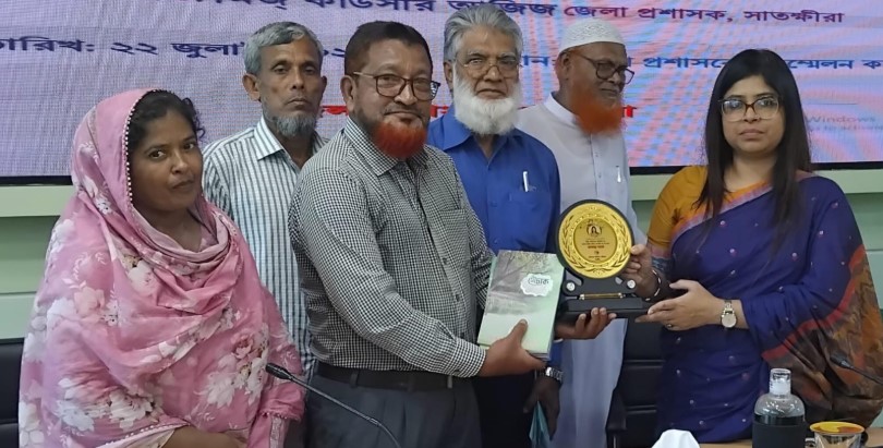 জেলা প্রশাসকের সঙ্গে মৌচাক সাহিত্য পরিষদ নেতৃবৃন্দের সৌজন্য সাক্ষাৎ