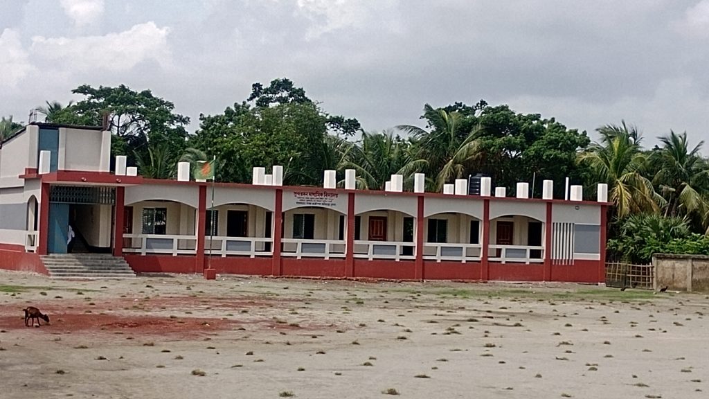শিক্ষার্থীদের মন জয় করেছেন সুন্দরবন মাধ্যমিক বিদ্যালয়ের শিক্ষকরা