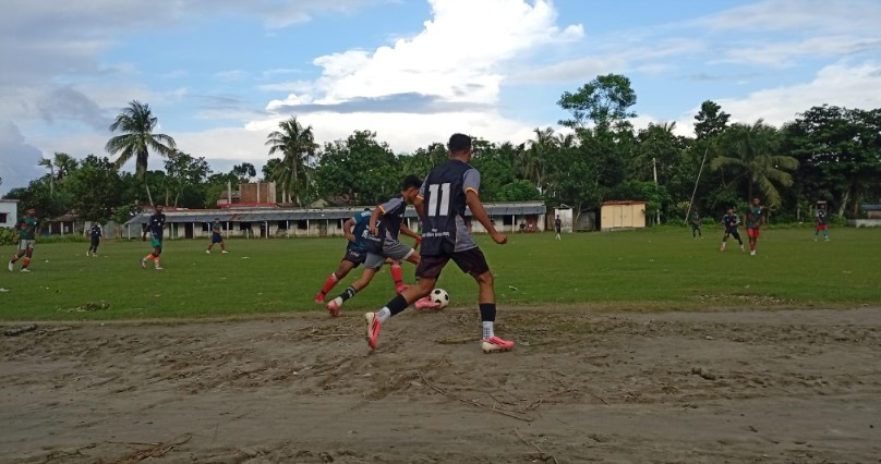 কেঁড়াগাছিতে প্রীতি ফুটবল ম্যাচে গাজীপুর একাদশ জয়ী