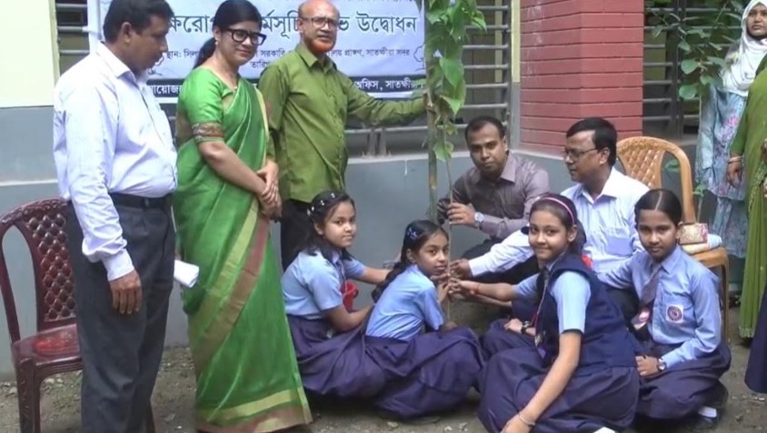 সাতক্ষীরায় প্রাথমিক শিক্ষা পদক উপলক্ষে বৃক্ষরোপণ কর্মসূচি শুরু
