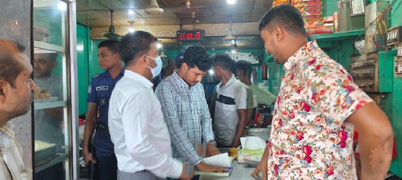 কলারোয়ায় মিষ্টান্নের দোকানে ৮ হাজার টাকা জরিমানা