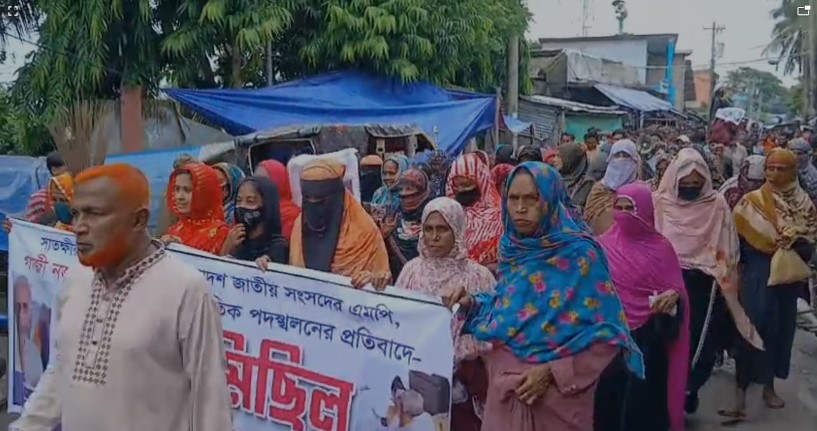 গাজী নজরুল ইসলামের শাস্তি ও পদত্যাগের দাবিতে শ্যামনগরের এলাকায় এলাকায় বিক্ষোভ