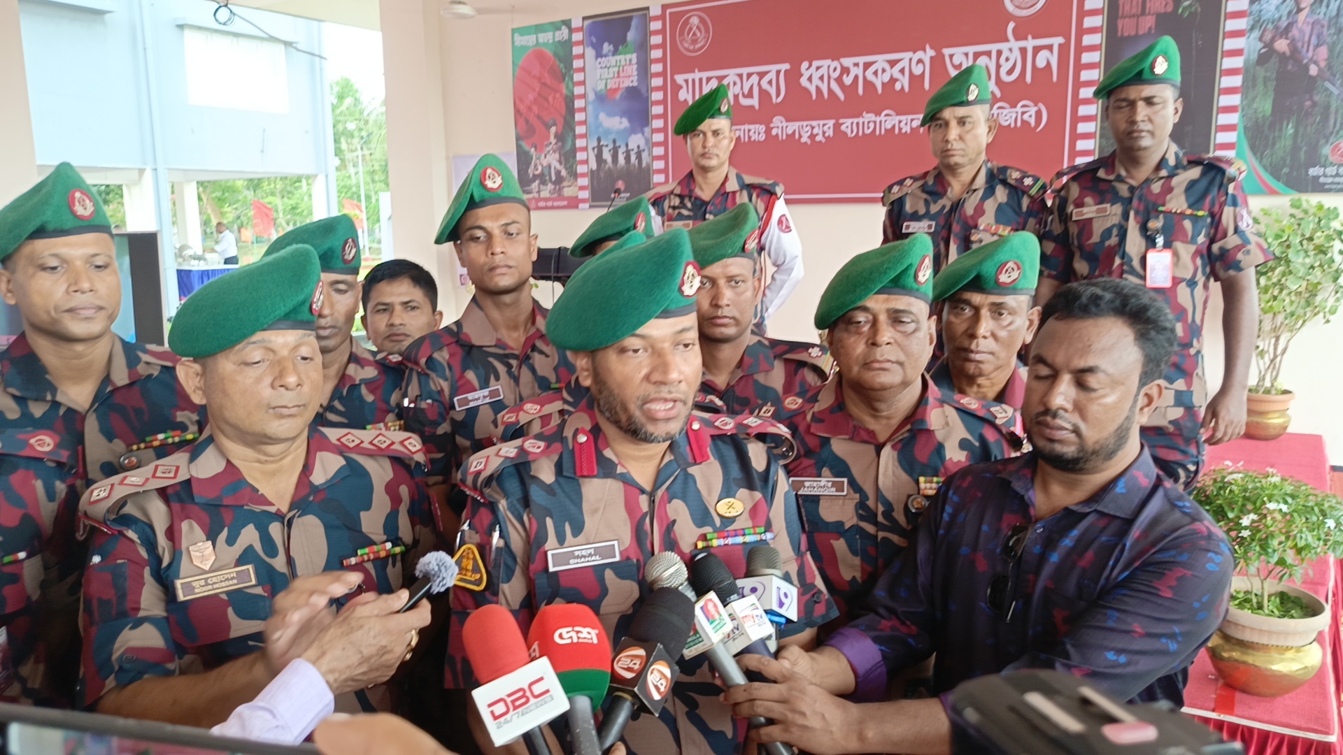 নীলডুমুরে প্রায় ৩২ কোটি টাকার মাদকদ্রব্য ধ্বংস করেছে বিজিবি