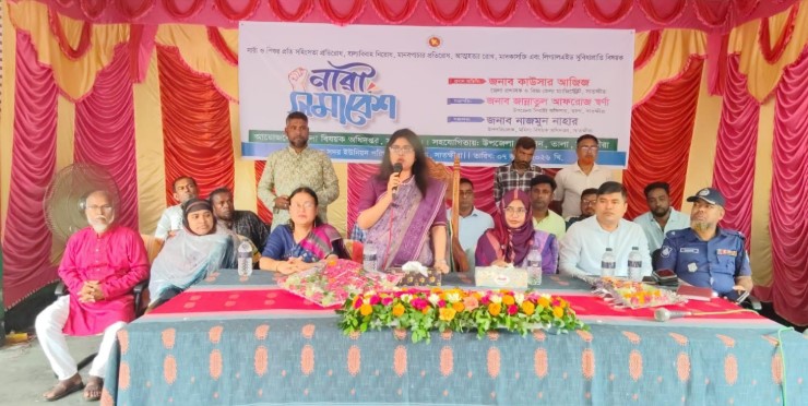 তালায় নারী সমাবেশে নারী নির্যাতন ও বাল্যবিবাহ প্রতিরোধে নারী সমাবেশ