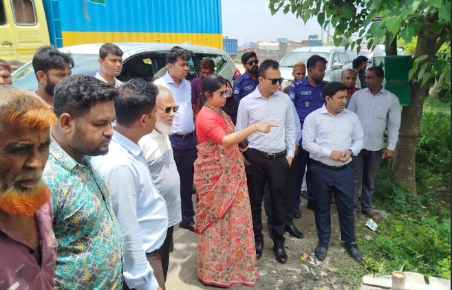সাতক্ষীরায় খাল ও অপরিকল্পিত ঘের থেকে নেট-পাটা অপসারণ শুরু