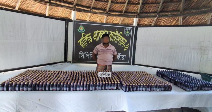 দেবহাটার মাঝ সখিপুর থেকে ১,০৩৫ বোতল ফেন্সিডিলসহ এক ব্যক্তি গ্রেপ্তার