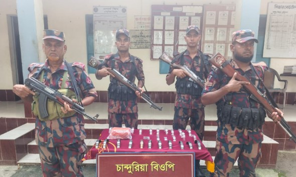 সাতক্ষীরা সীমান্তে বিজিবির অভিযানে ছয় লক্ষাধিক টাকার চোরাচালানী মালামাল আটক