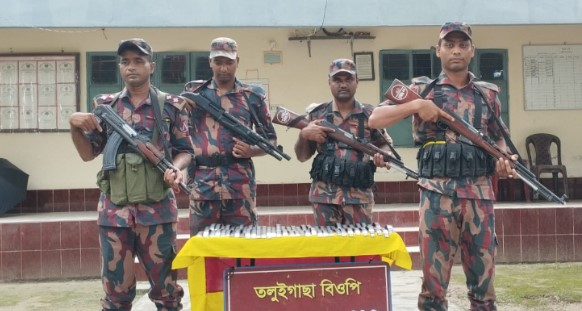 সাতক্ষীরা সীমান্তে বিজিবির অভিযানে প্রায় দশ লক্ষ টাকার চোরাচালানী মালামাল আটক