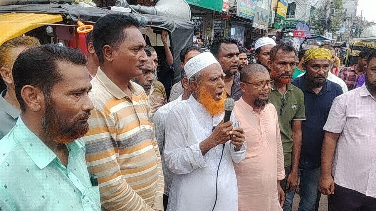 মজনু সরদারের বহিষ্কারাদেশ প্রত্যাহার ও শ্রমিক ইউনিয়নে হস্তক্ষেপ বন্ধের দাবিতে বিক্ষোভ সমাবেশ