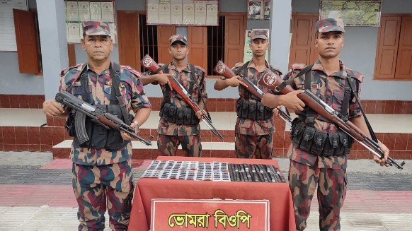 সাতক্ষীরা সীমান্তে বিজিবির অভিযানে পনেরো লক্ষাধিক টাকার মালামাল আটক