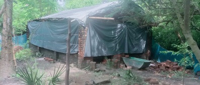 দেবহাটায় পাউবোর জমি দখল করে পাকা ইমারত, ঝুঁকিতে ইছামতীর বাঁধ