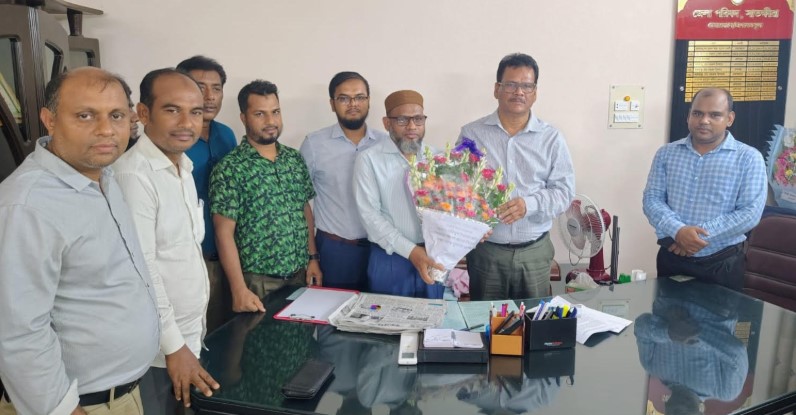 জেলা পরিষদ প্রশাসকের সঙ্গে জনতা ব্যাংকের ফুলেল শুভেচ্ছা বিনিময়