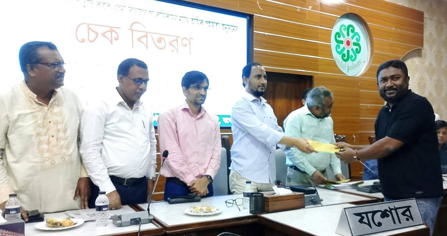 খুলনা বিভাগের ৭০ সাংবাদিককে কল্যাণ ট্রাস্টের অনুদান